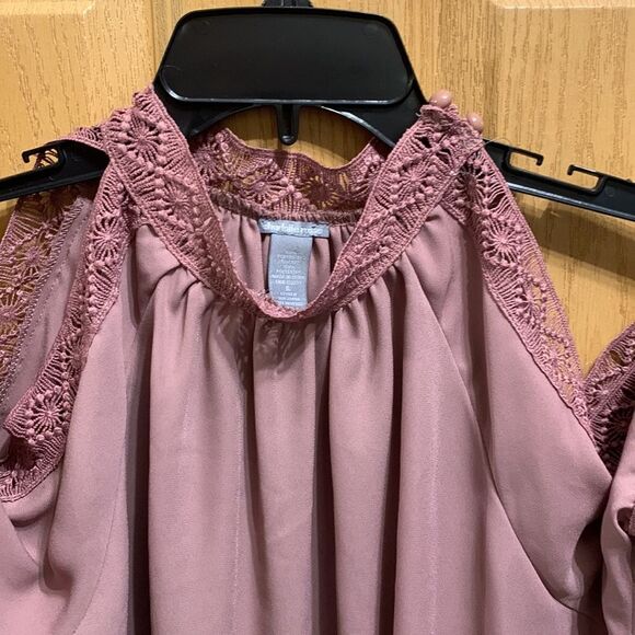 Charlotte Russe | Mauve Pink Cold Shoulder Lace trim Feminine Blouse Top Shirt - Picture 7 of 12